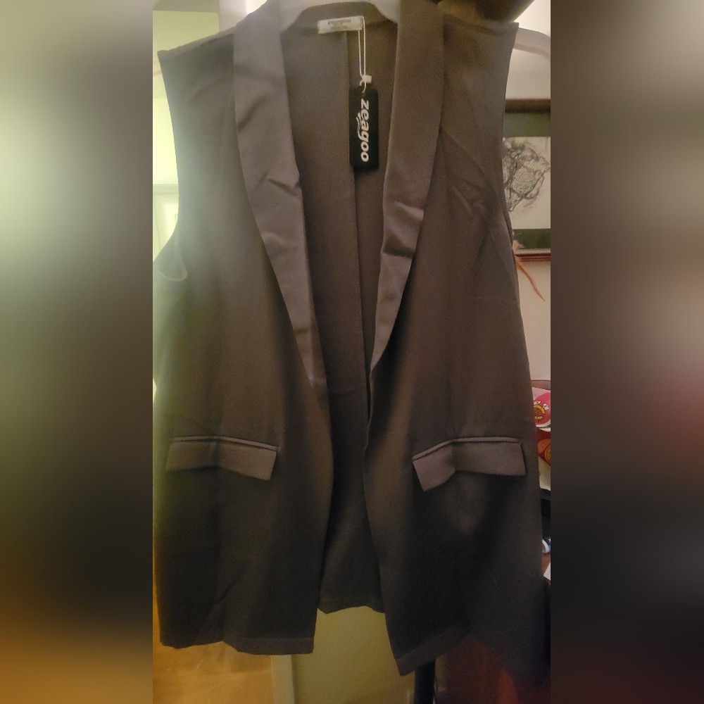 Elegant Dark Grey Blazer Vest
